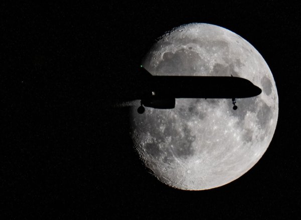 Piloten halten im Cockpit häufiger Kurzschlaf. - © Boris Roessler/dpa