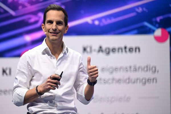 KI wird immer wichtiger und hilft auch den Kunden von Telekommunikationsunternehmen, davon ist Telekom-Vorstand Rodrigo Diehl überzeugt. - © Wolf von Dewitz/dpa