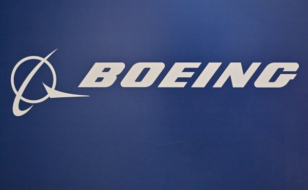Die streikenden Boeing-Beschäftigten bauen unter anderem Kampfflugzeuge. (Symbolbild) - © Patrick Pleul/dpa