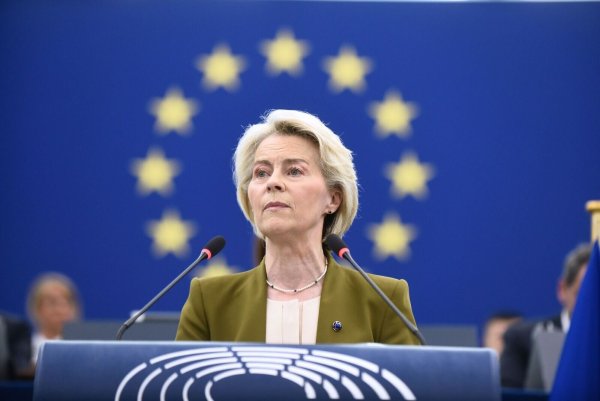 Will den Mitgliedsländern Vorschläge für Sanktionen gegen extremistischen Minister und gegen gewalttätige Siedler unterbreiten: EU-Kommissionspräsidentin Ursula von der Leyen. - © Pascal Bastien/AP/dpa