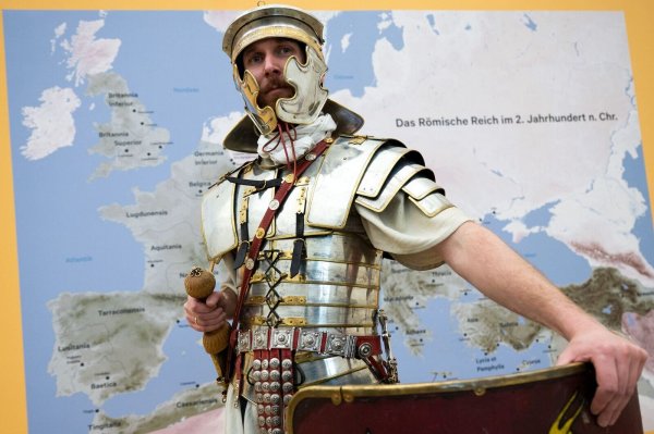 Im Herbst können Gästeführer eine Ausbildung zum «Limes-Cicerone» am Niedergermanischen Limes beginnen. (Archivfoto) - © Federico Gambarini/dpa