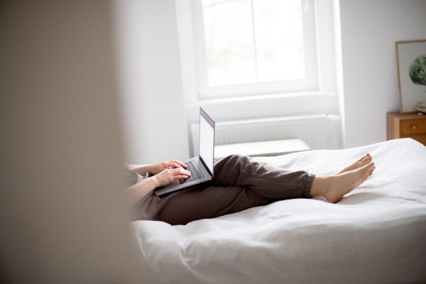 Investition in die Zukunft: Ein Glasfaseranschluss wappnet für die kommenden Bandbreitenanforderungen. - © Zacharie Scheurer/dpa-tmn