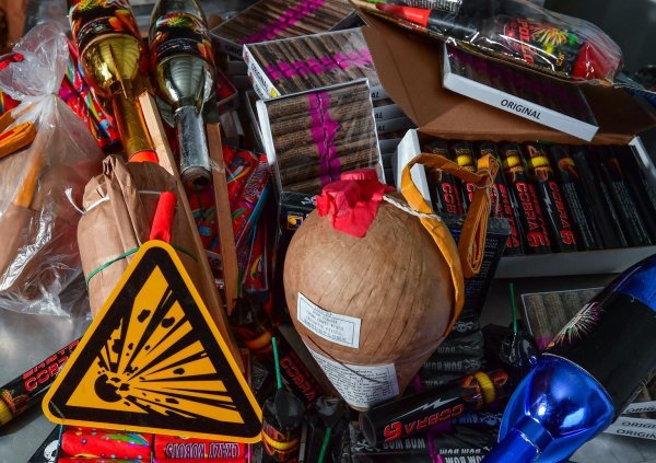 Gefährliche Böller - © Foto: Patrick Pleul/dpa-Zentralbild/dpa-tmn