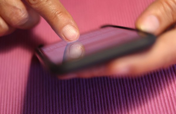 Die Deutschen verbringen sehr viel Zeit im Internet. Einer Befragung zufolge ist das für 98 Prozent der Befragten eine regelmäßige Aktivität. (Symbolbild) - © Karl-Josef Hildenbrand/dpa