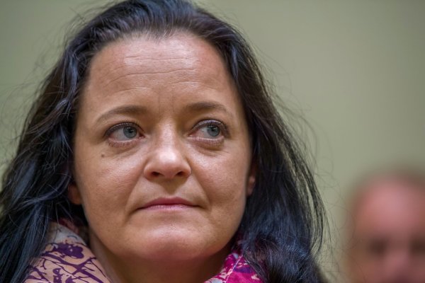 Ist nun Teil eines Neonazi-Aussteigerprogramms: die verurteilte NSU-Terroristin Beate Zschäpe. (Archivbild) - © Peter Kneffel/dpa-Pool/dpa