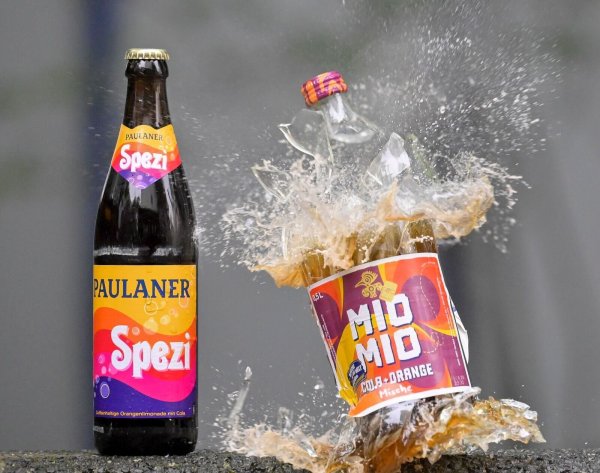 Das Design der Mio Mio Mische ist in den Augen des Landgerichts München I dem der Spezi-Flasche von Paulaner zu ähnlich. (Symbolbild) - © Peter Kneffel/dpa