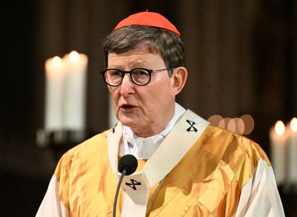 Nach der Papstwahl will Kardinal Rainer Maria Woelki als erstes seine Mutter anrufen (Archivbild). - © Roberto Pfeil/dpa
