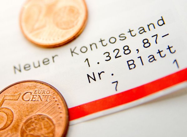 Banken vergeben mehr Konsumentenkredite. (Symbolbild) - © Mascha Brichta/dpa