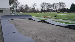 Der Pumptrack hat Steilkurven und kann leicht umgestaltet werden. - &copy; Gemeinde Schlangen