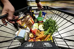 Kameras registrieren in der Aldi-Filiale in Greenwich, was alles im Einkaufswagen landet. - &copy; Fabian Sommer/dpa