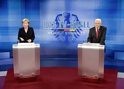 13. September 2009: Das TV-Duell zwischen Bundeskanzlerin Angela Merkel und Bundesaußenminister Frank-Walter Steinmeier verdiente den Namen Duell kaum. - © imago/photothek