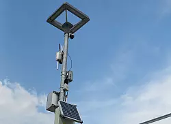 Bestandteil der smarten Infrastruktur: In Lemgo sind IoT-Masten platziert, mit denen das Fraunhofer-Institut mit der Alten Hansestadt Lemgo Daten &uuml;ber Wetter, Verkehr und mehr aufnimmt. - &copy; Fraunhofer-Institut