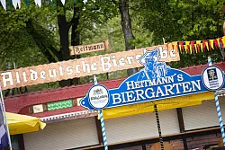 Am 17. Mai wird der Lunapark auf dem Paderborner Maspernplatz in der Altdeutschen Bierstube offiziell eröffnet. (Archivbild) - © Niklas Tüns
