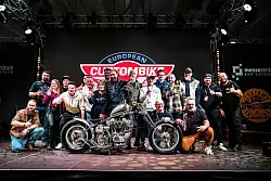 Auf der großen Messebühne werden die Sieger der jeweiligen Bike-Wettbewerbe gekürt. - © Messe OWL