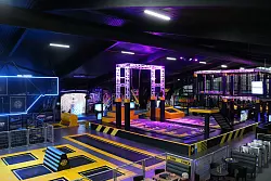 Im Mega Bounce Minden gibt es 17 Attraktionen, unter anderem einen Freebounce-Bereich. - © Mindoortainment