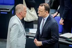 Die Fraktionschefs Matthias Miersch (SPD, l.) und Jens Spahn: Können sie die Wogen glätten? - © Kay Nietfeld/dpa