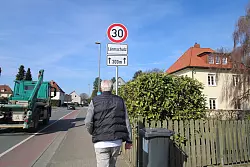 Auf dem Teilst&uuml;ck der Milser Stra&szlig;e gilt jetzt Tempo 30, obwohl die L&auml;rmwerte im erlaubten Rahmen liegen. - &copy; Sylvia Tetmeyer