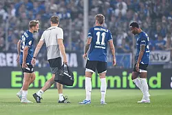 DSC-Profi Tim Handwerker verl&auml;sst angeschlagen das Spielfeld. - &copy; Teresa. Kroeger