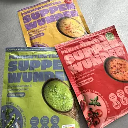 Das Suppenwunder gibt es in der Zwei-Portionen-Tüte - geeignet zum Ausprobieren. - © Till Brand