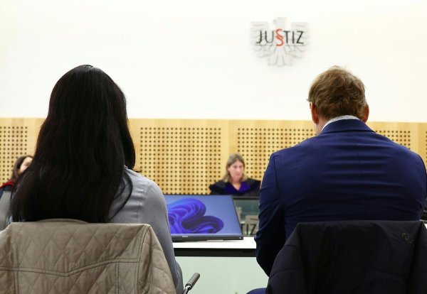 Die Verteidiger der Chirurgen bestreiten den Vorwurf. - © Erwin Scheriau/APA-POOL/dpa