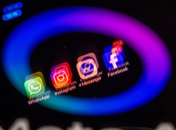 Onlineplattformen sollen nach Ansicht der Grünen im Bundestag besteuert werden (Archivbild). - © Jens Büttner/dpa