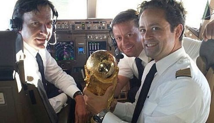 Bielefelder fliegt die Weltmeister nach Hause - © Bielefeld