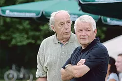 Ein Leben f&uuml;r den Fu&szlig;ball: Heinz Brannolte (links). - &copy; Archivfoto: Dietmar Welle