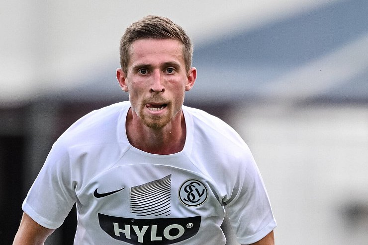 Arne Sicker bestritt in der vergangenen Zweitligasaison sechs Partien für die SV Elversberg. - © IMAGO/Langer