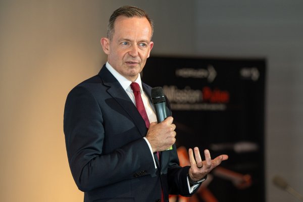 Digitalminister Volker Wissing (FDP) will große Tech-Konzerne nicht an den Ausbaukosten für Telekom-Netze in Europa beteiligen. - © Lennart Preiss/dpa