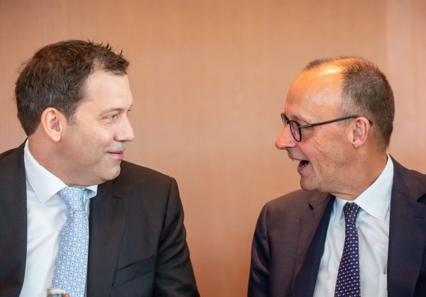 Die beiden verstehen sich - doch sonst läuft es noch nicht rund für die Koalition. (Archivbild) - © Michael Kappeler/dpa