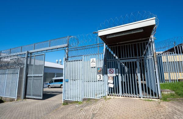 Der Tod eines Jugendlichen ist Thema einer Sondersitzung des Justizausschusses des saarländischen Landtags - © Harald Tittel/dpa