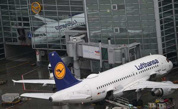 Lufthansa schickt weiterhin keine Flugzeuge nach Nahost. (Archivbild) - © Arne Dedert/dpa