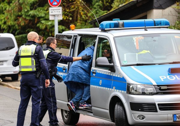 Die Jugendlichen hatten den Notruf abgesetzt. - © Alex Talash/dpa