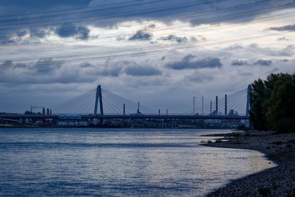 Das Wetter über Nordrhein-Westfalen wird von vielen Wolken geprägt. - © Henning Kaiser/dpa