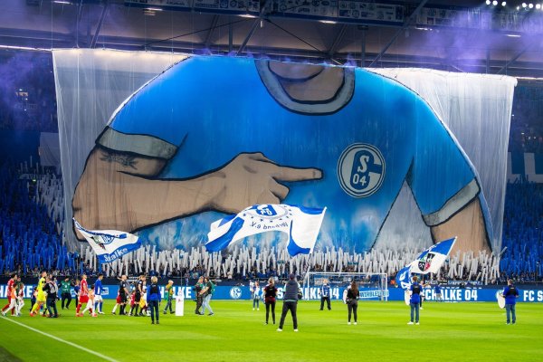 Bis 2031 spielt Schalke im Adidas-Trikot. - © David Inderlied/Deutsche Presse-Agentur GmbH/dpa