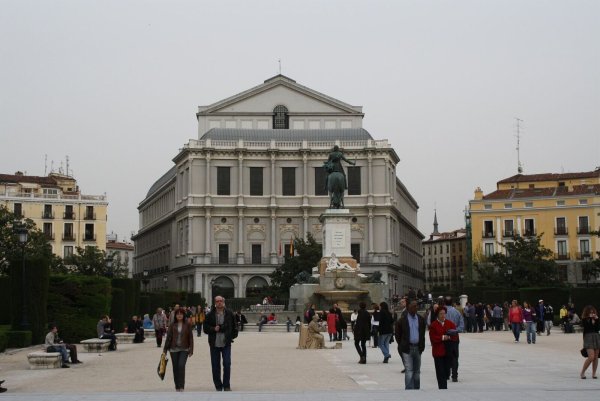 Der Einsturz geschah unweit des Madrider Opernhauses Teatro Real. (Archivfoto) - © Europapress/dpa