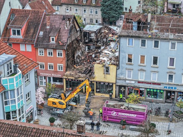 Nach einem Mietstreit soll ein Mann den Sohn seines Vermieters mit einer selbstgebauten Waffe erschossen haben. (Archivbild) - © Jason Tschepljakow/dpa