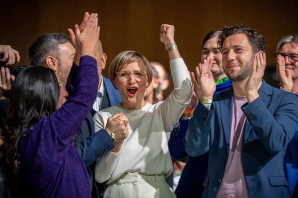 Freude bei den Frischgewählten. - © Michael Kappeler/dpa