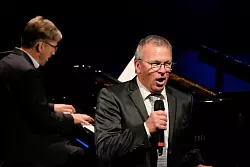 Ingo Dickewied singt Winterlich-Adventliches. - © Detmolder Sommertheater