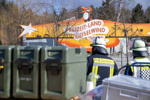 Nach einem Brand vor knapp zwei Wochen verschiebt das «Freizeit-Land Geiselwind» seinen Saisonstart. (Archivbild) - © Pia Bayer/dpa