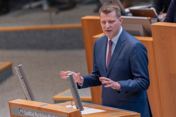 Höne ist in NRW seit 2022 Vorsitzender der FDP-Landtagsfraktion und seit Januar 2023 Vorsitzender der Landespartei. (Archivbild) - © Rolf Vennenbernd/dpa