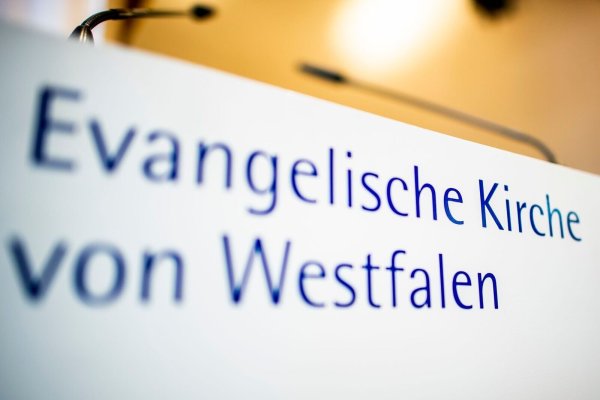 Die Evangelische Kirche von Westfalen bekommt am Samstag eine neue Führung. (Archivbild) - © David Inderlied/dpa