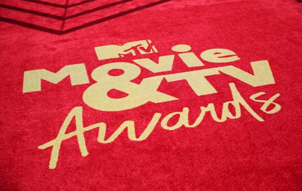 Bei den MTV Movie & TV Awards stimmen die Fans über die Gewinnerinnen und Gewinner ab. - © Danny Moloshok/Invision/AP/dpa