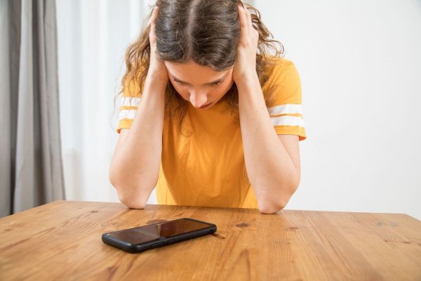 Nicht immer eine leichte Aufgabe für Hinterbliebene: Die Spuren löschen, die verstorbene Angehörige in sozialen Netzwerken hinterlassen haben. - © Christin Klose/dpa-tmn