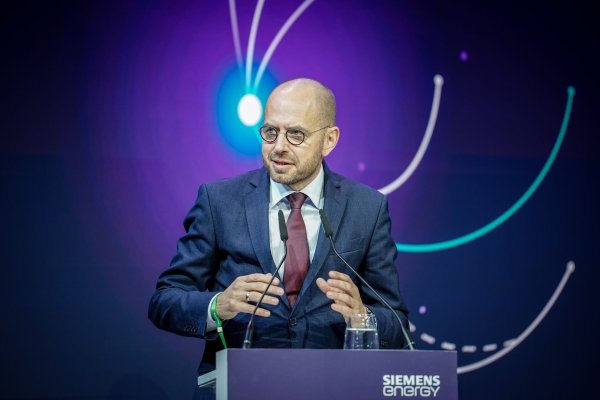 Der Chef von Siemens Energy, Christian Bruch, kann auf Garantien des Bundes verzichten. (Archivbild) - © Kay Nietfeld/dpa