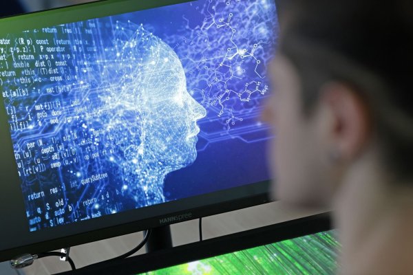 Rechenzentren für Künstliche Intelligenz sind Stromfresser (Archivbild) - © Matthias Bein/dpa