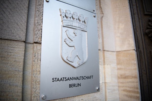 Die Staatsanwaltschaft hat im Rahmen der Ermittlungen gegen einen Palliativarzt eine weitere Exhumierung veranlasst. (Symbolbild) - © Fabian Sommer/dpa