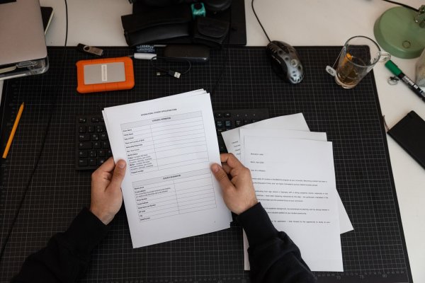 Agenturen helfen bei der Studienbewerbung im Ausland. (Symbolbild) - © Hannes P. Albert/dpa