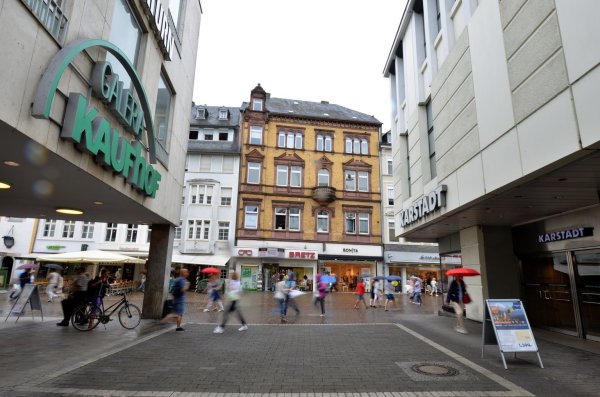 Karstadt/Kaufhof - © Foto: Harald Tittel/dpa