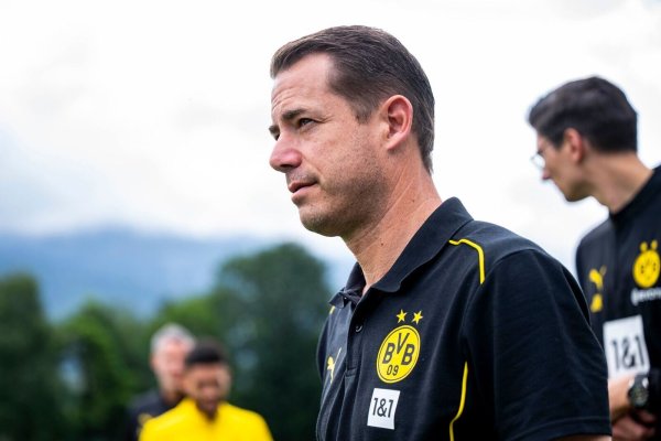 Lars Ricken spricht in einem Interview unter anderem über Kontinuität auf dem Trainerposten. - © David Inderlied/dpa